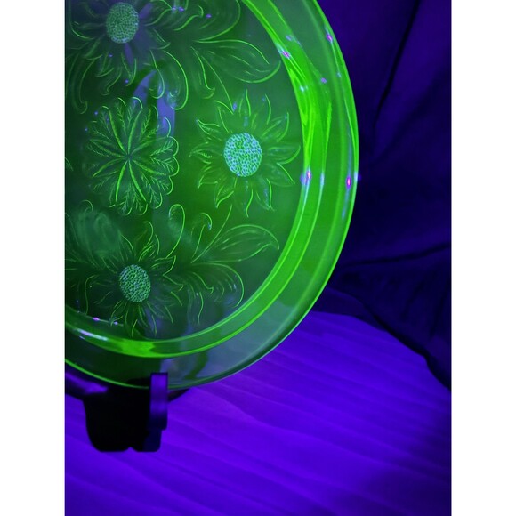 1930s Uranium Glass “Sunflower” Cake Plate with Three Feet & Vintage Patina - Picture 8 of 11